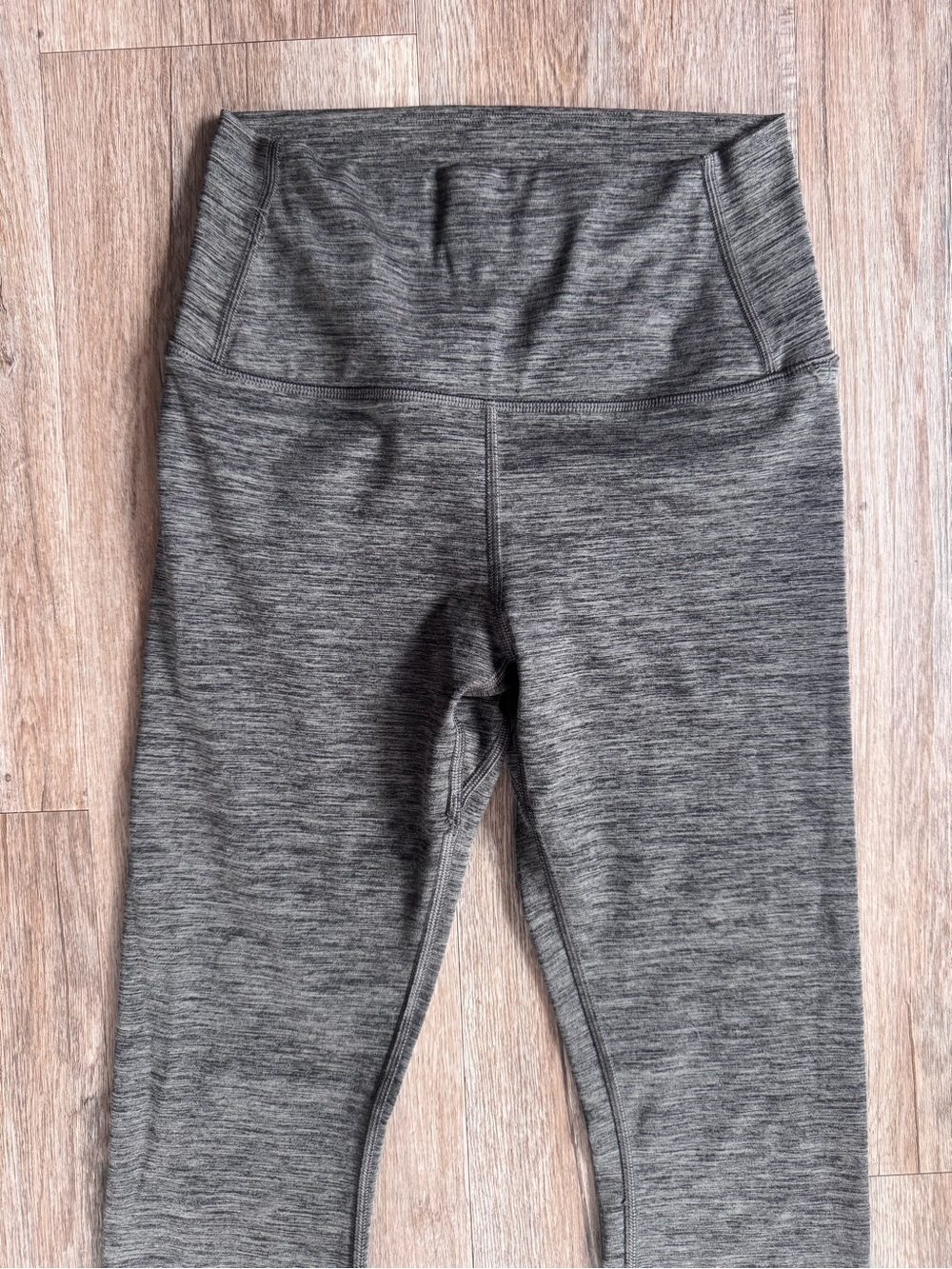 Amazon Essentials Women's Gray High-Waist Leggings - Picture 2 of 5